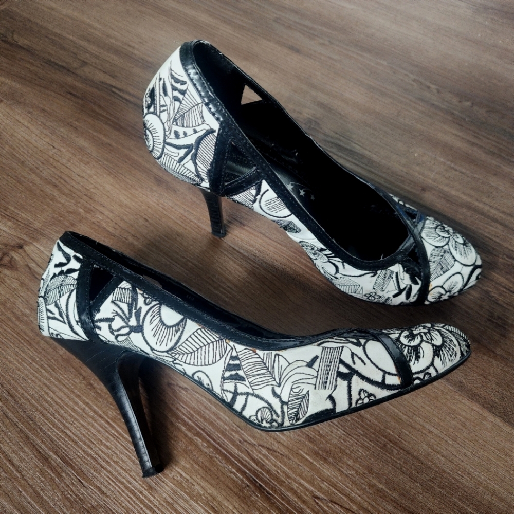 High heels Ladies shoe size 8.5 embroidered Roberto vianni